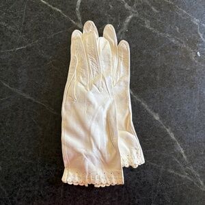 Soft and Supple Vintage Creamy White Leather Gloves Size 6.5